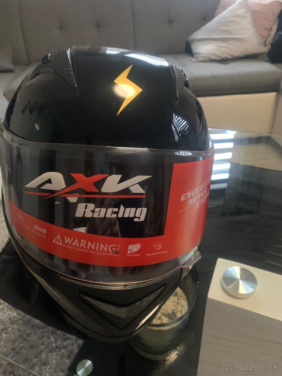 Motorkárska prilba - 3