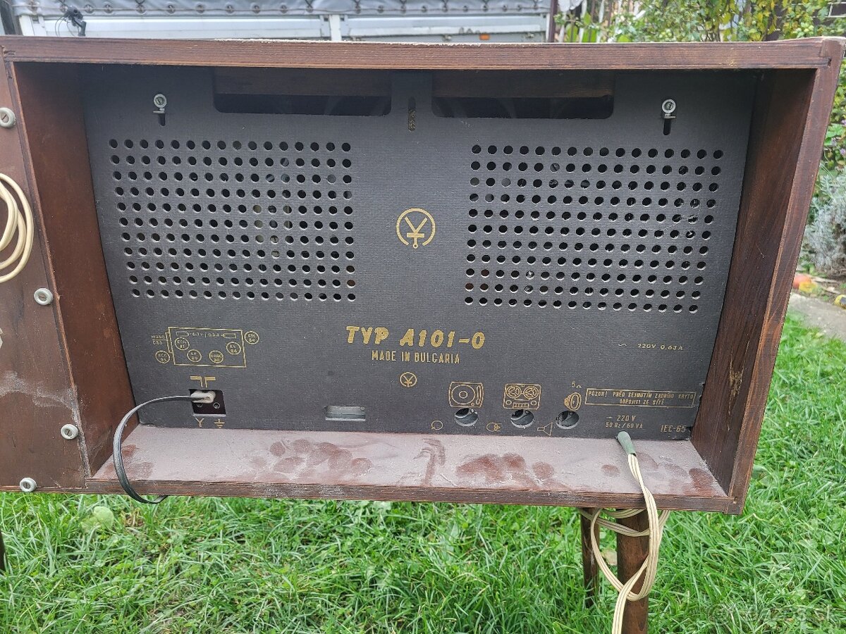 rádio a šijací stroj - 3