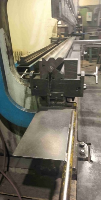 Použitý ohraňovací lis DURMA CNC HAP 30300, r. v. 2000 - 3