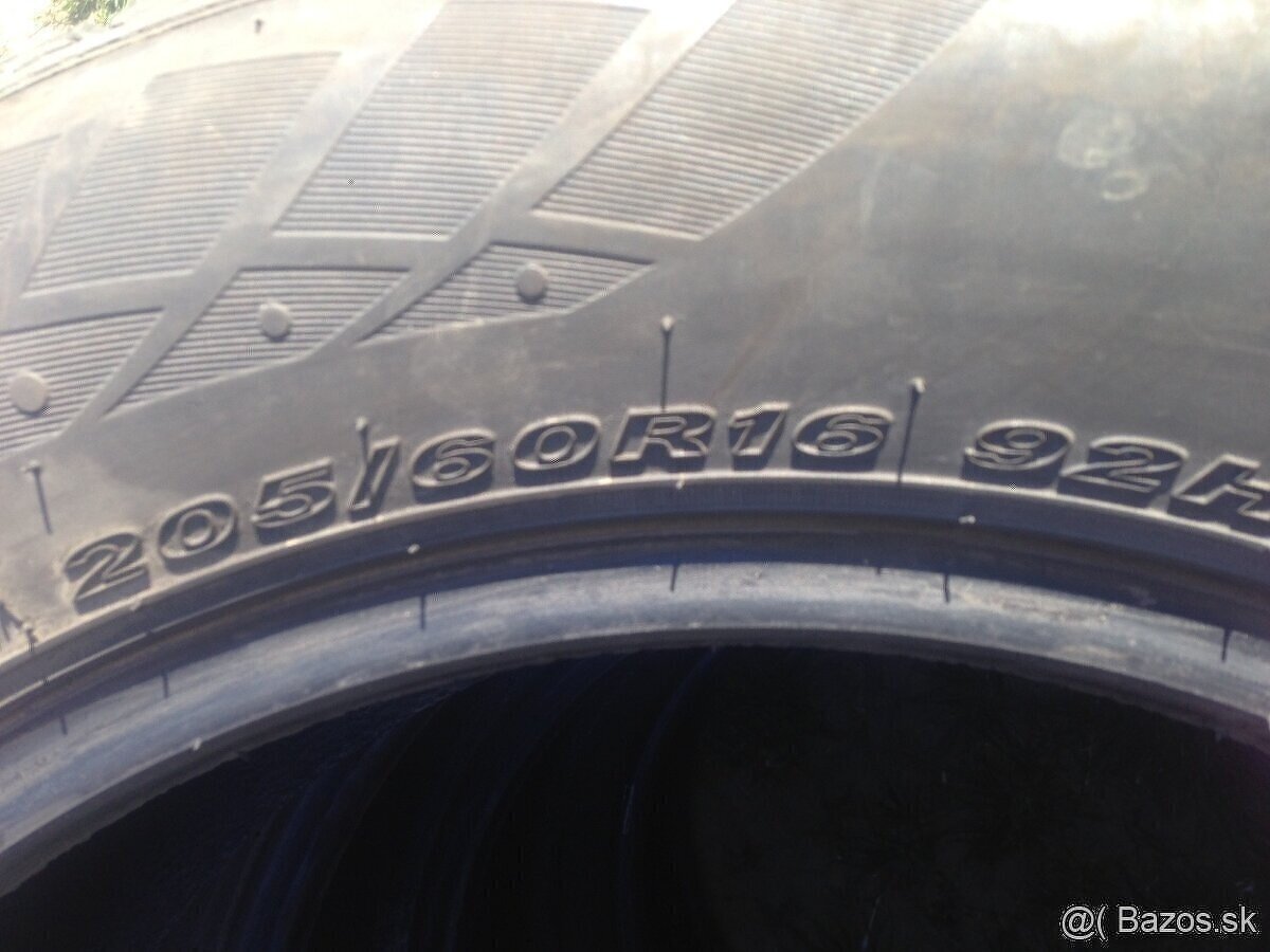Predám zimne 205/60r16 5/6mm - 3