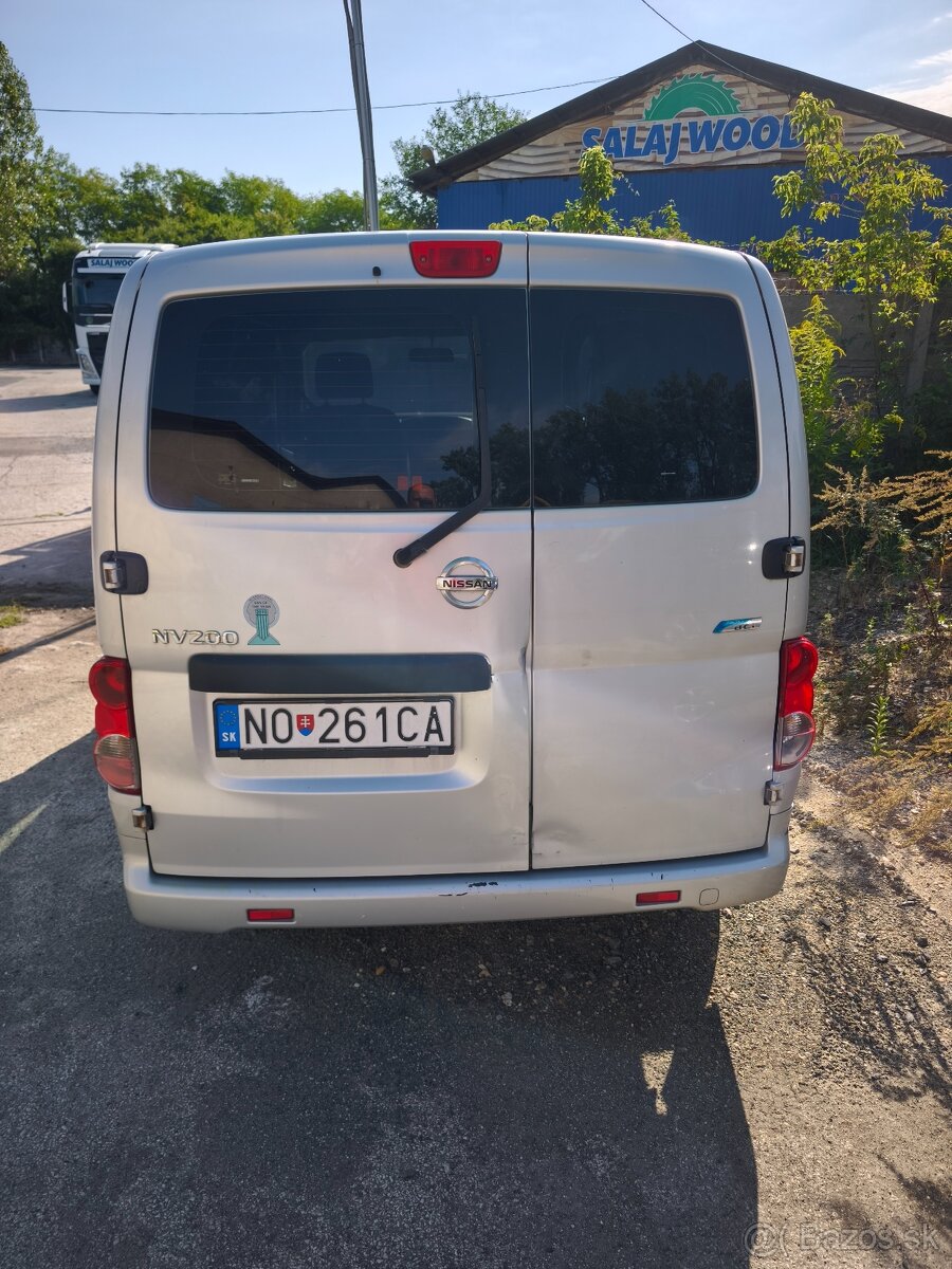 Predám Nissan NV200 (2012, 5-miestny) - 3