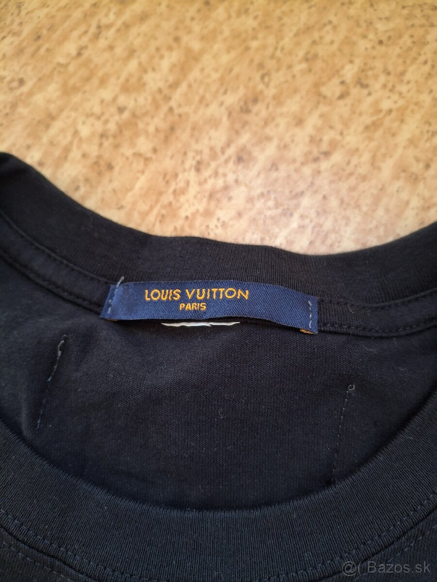 Louis Vuitton Black T-Shirt 🖤✨
- 3