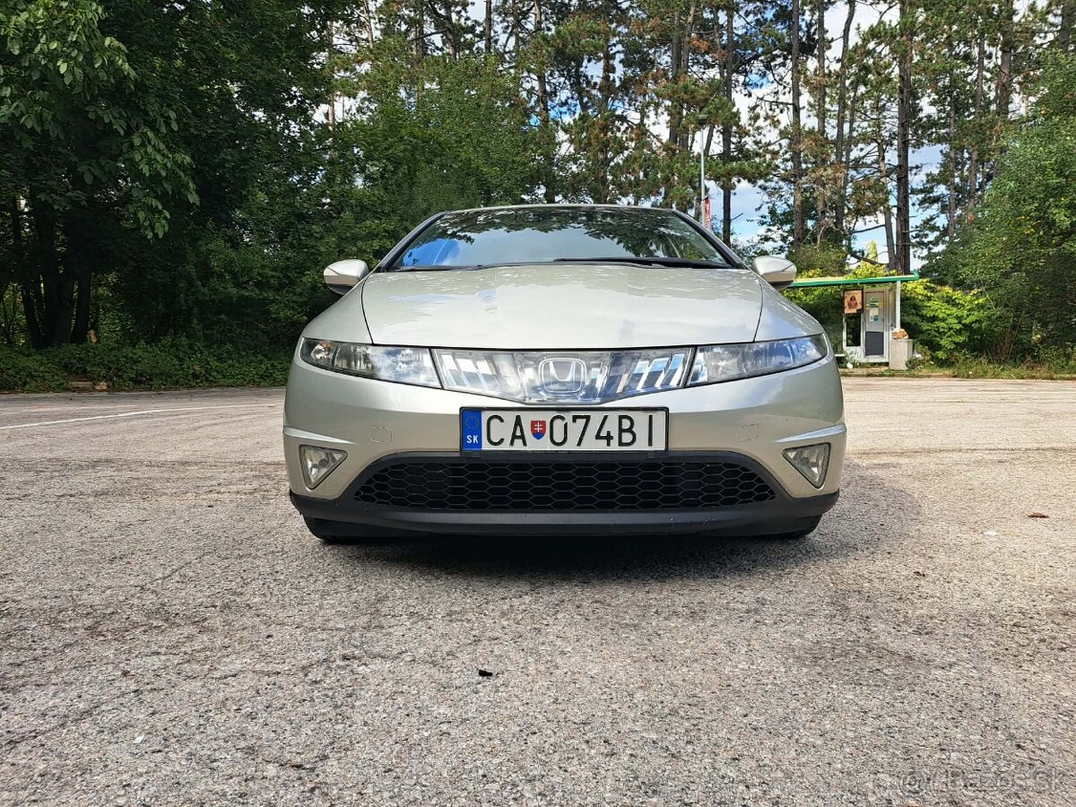 Predám hondu civic 1.8 benzin 103kw - 3