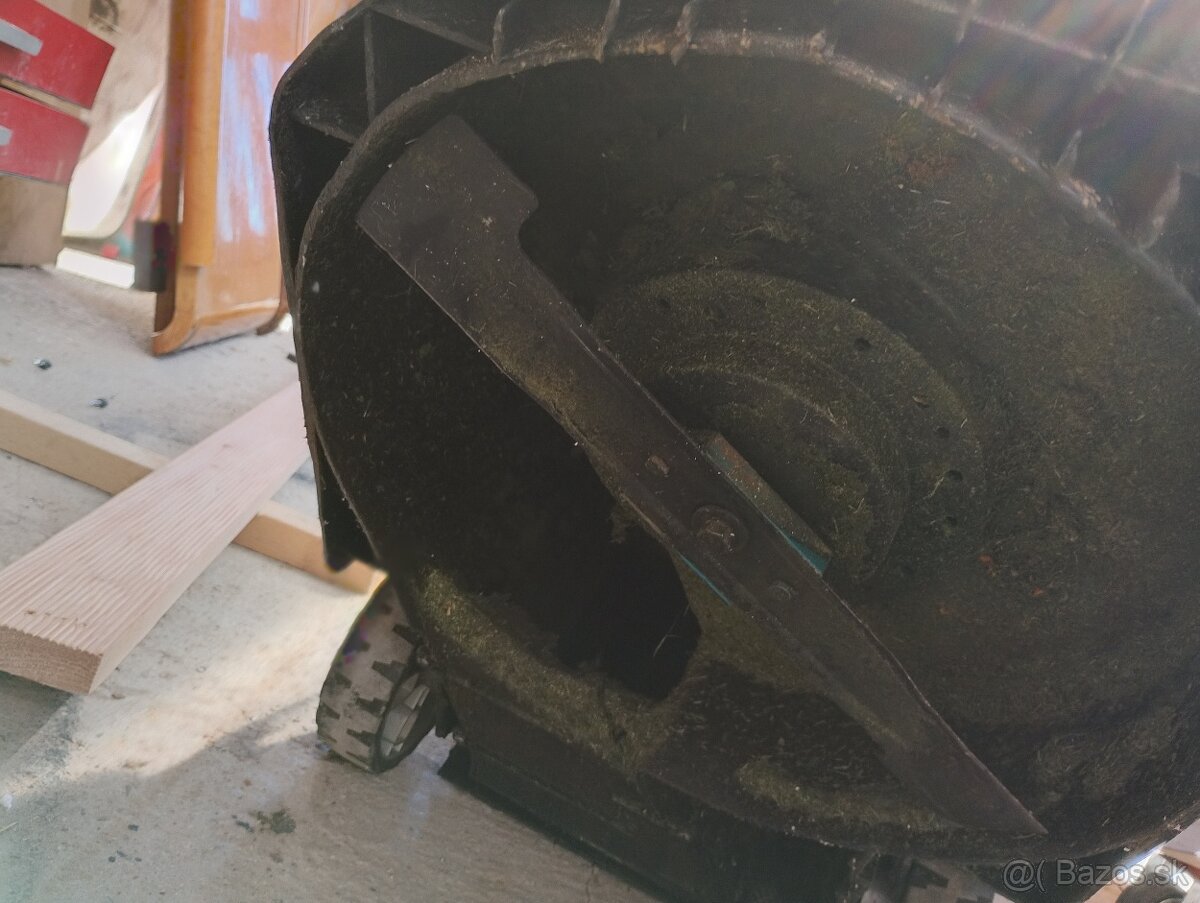 Akú kosačka Makita bez bateriek - 3