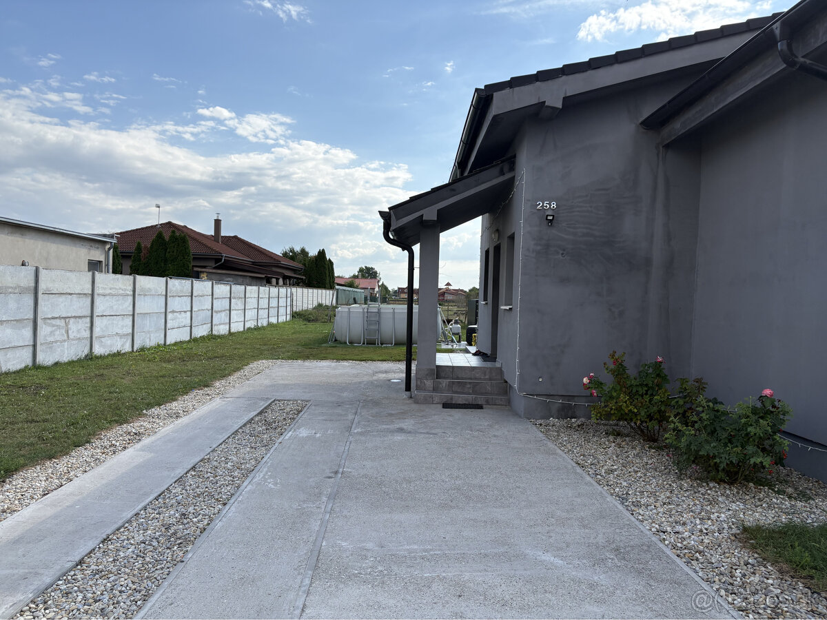 Znížená cena: prerobený 5 + 1 izbový rodinný dom s priestra - 3