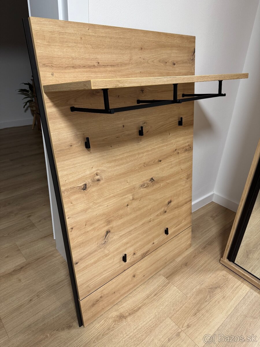 Vešiaková stena - 3