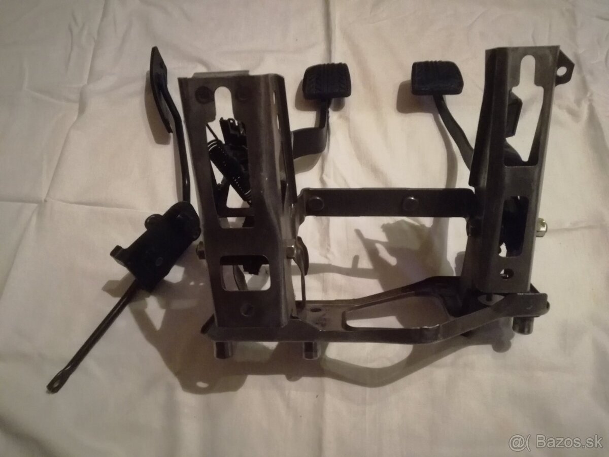 Mazda 323 BG pedále+snímače polohy - 3