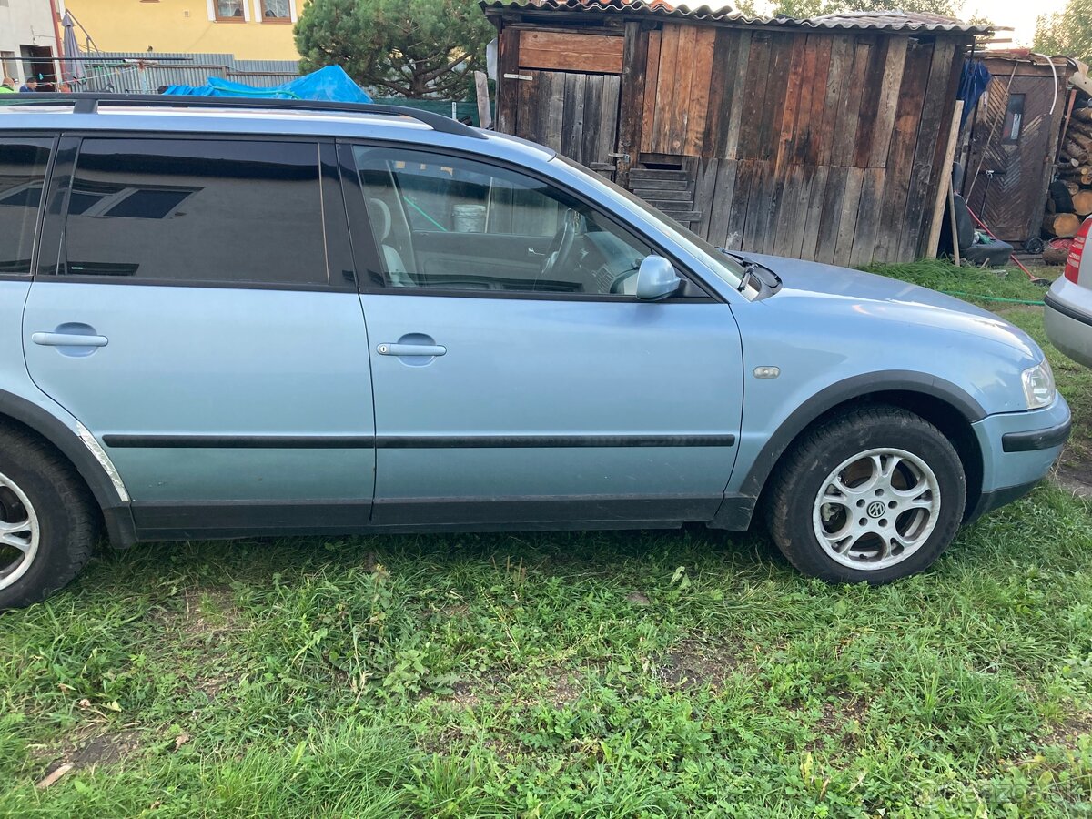 Predám Volkswagen passat 1.9 85kw STK a EM nová - 3