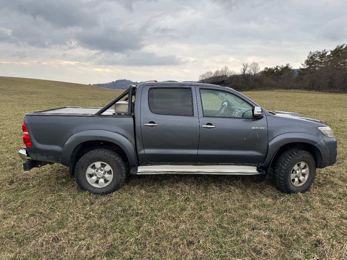 TOYOTA HILUX - 3