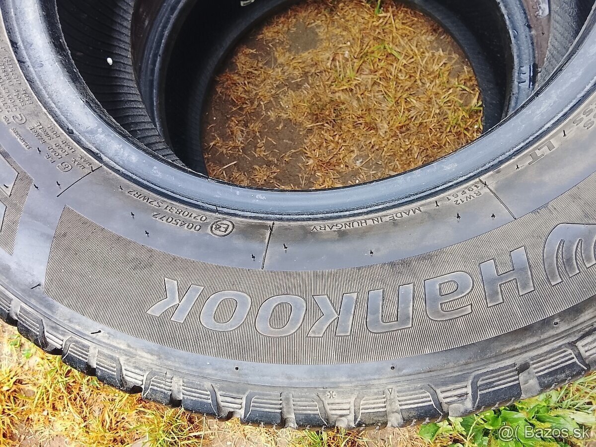 Predám pneu zimné 215/65r15c - 3