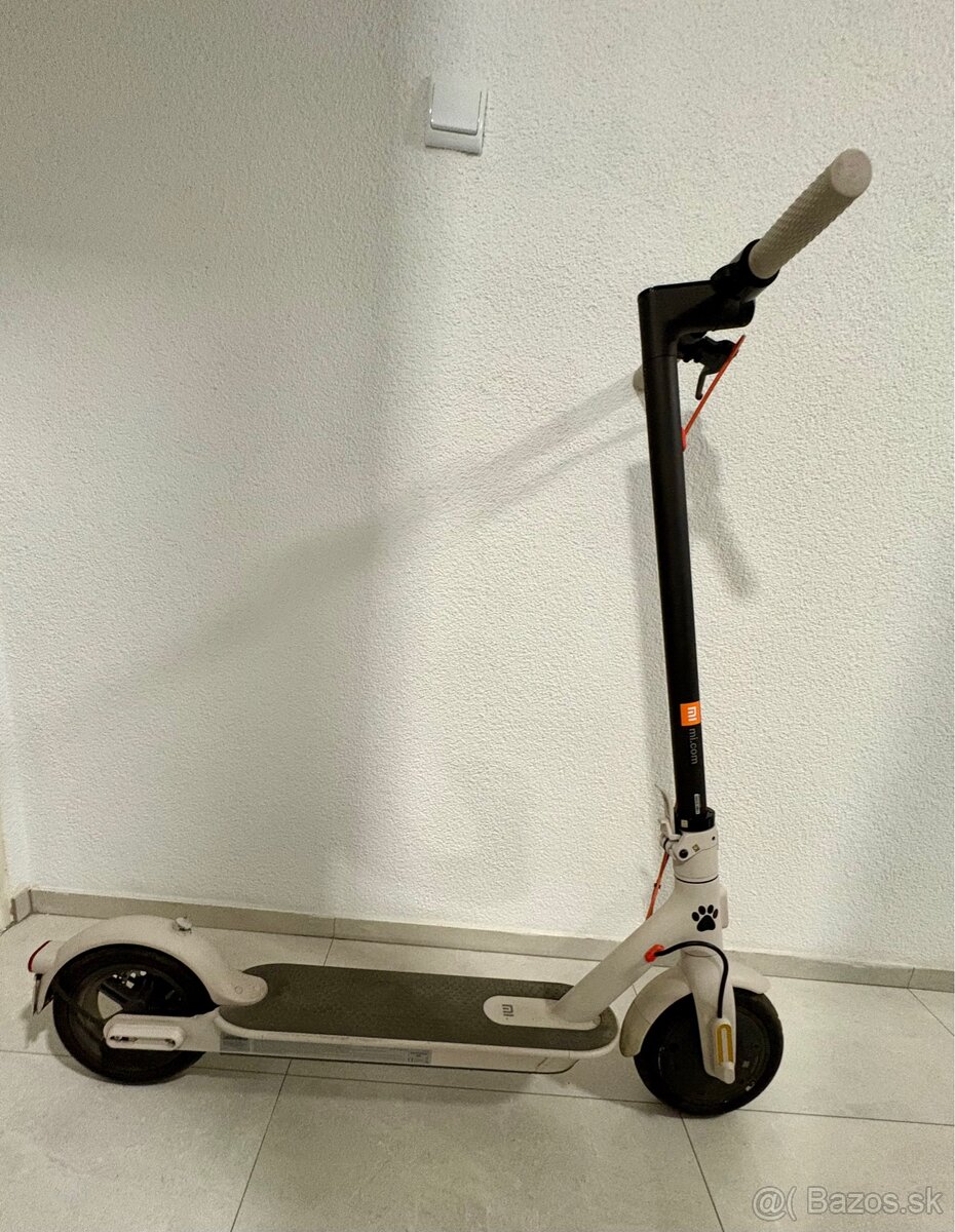 Predám Xiaomi Mi Electric Scooter 3 - 3