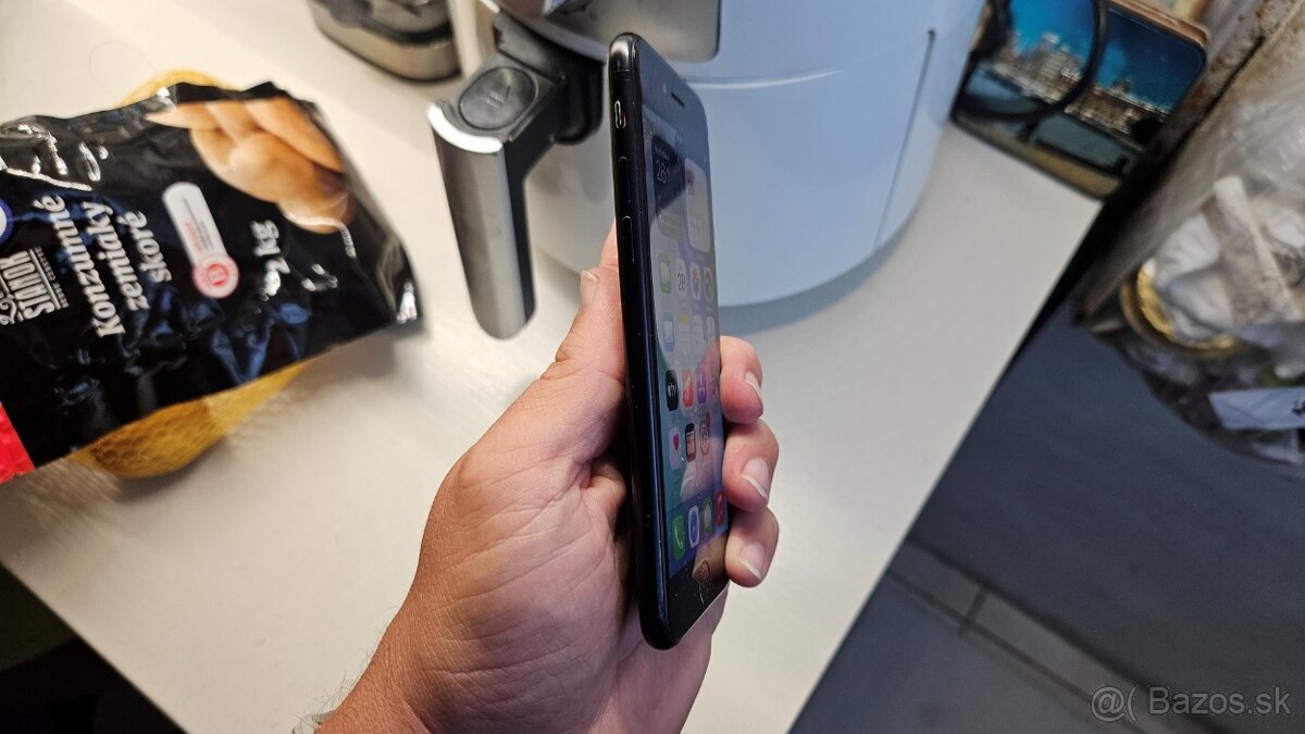 Apple iPhone SE 2020 - 3