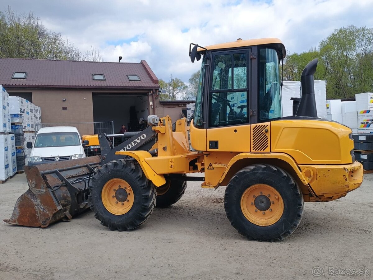 Nakladač Volvo L35G - 3
