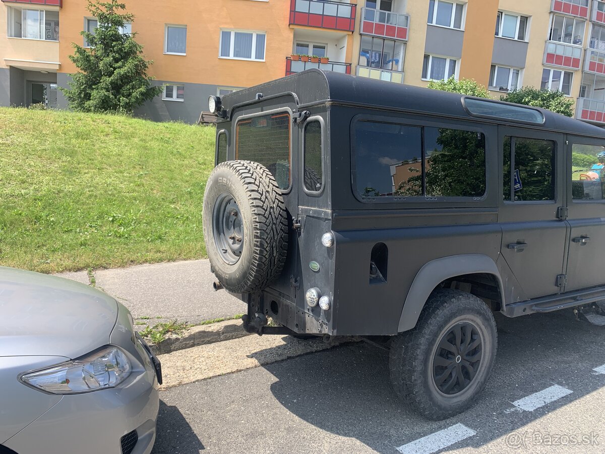 LAND ROVER DEFENDER