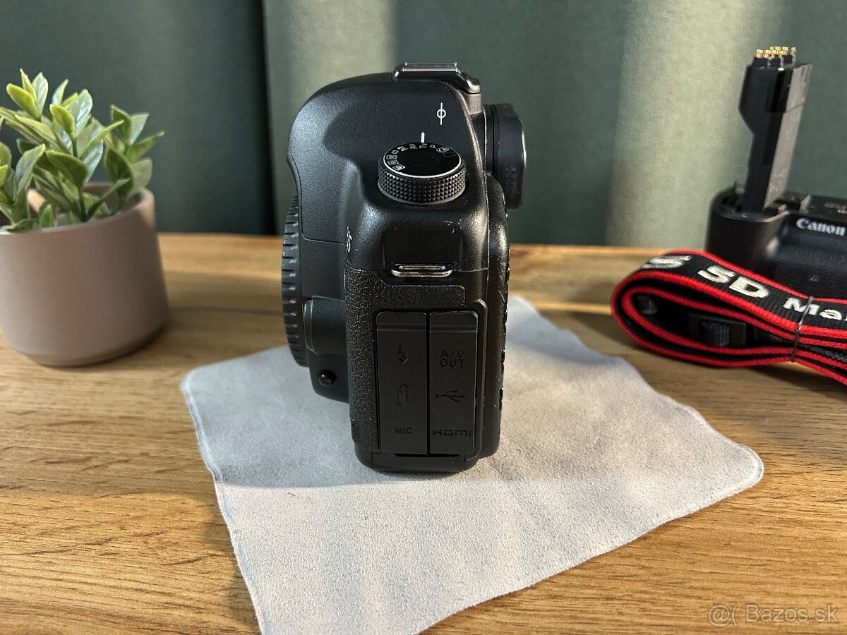 Canon 5D Mark II + grip + 2x batéria (super stav) - 3