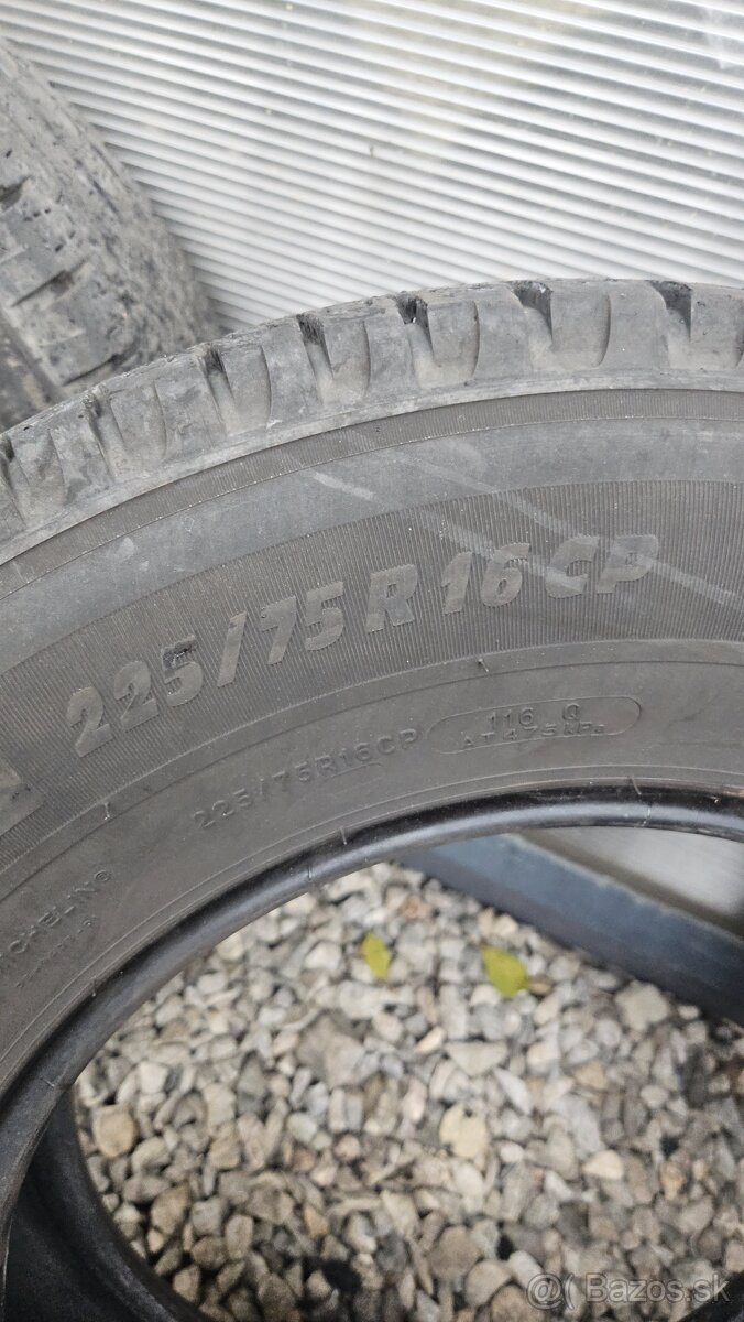 Predám pneu Michelin 225/75 R 16 CP - 3
