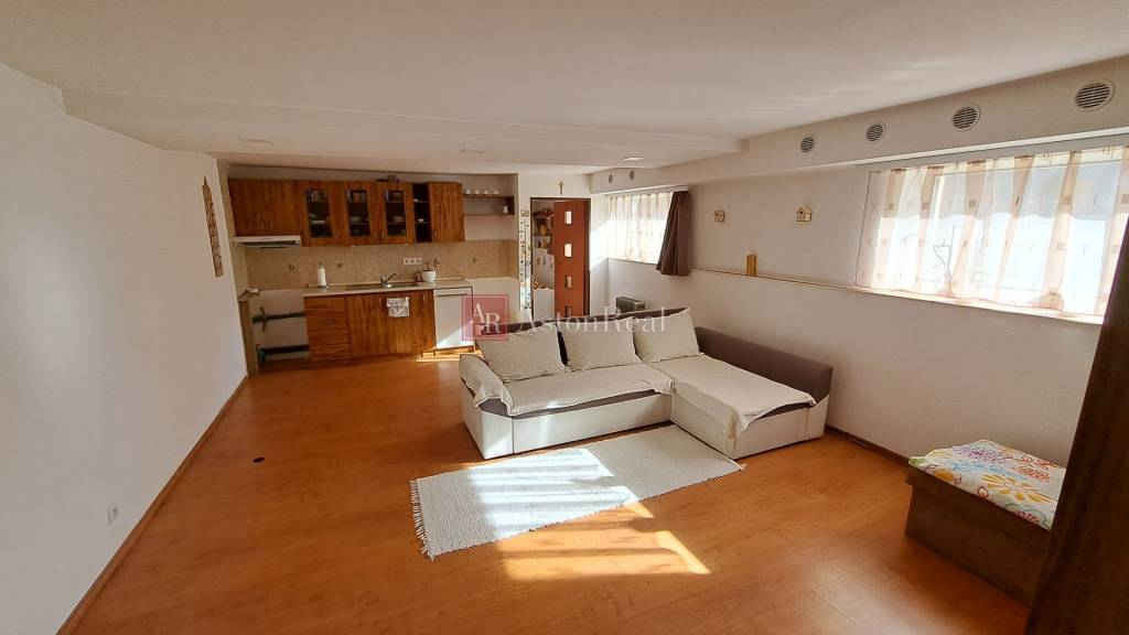 PREDAJ: Rodinný dom 6 izbový, pozemok 717m2, Liptovské Sliač - 3