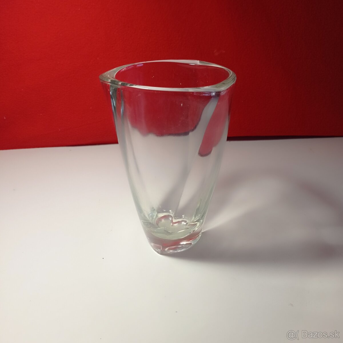 ručne lisovaná číra váza - Václav Hanuš 50-te roky - 3