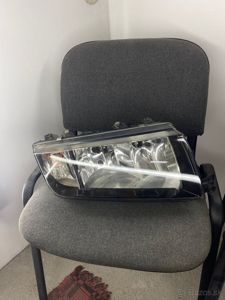 Svetlá Škoda fabia 1 fl čierne - 3