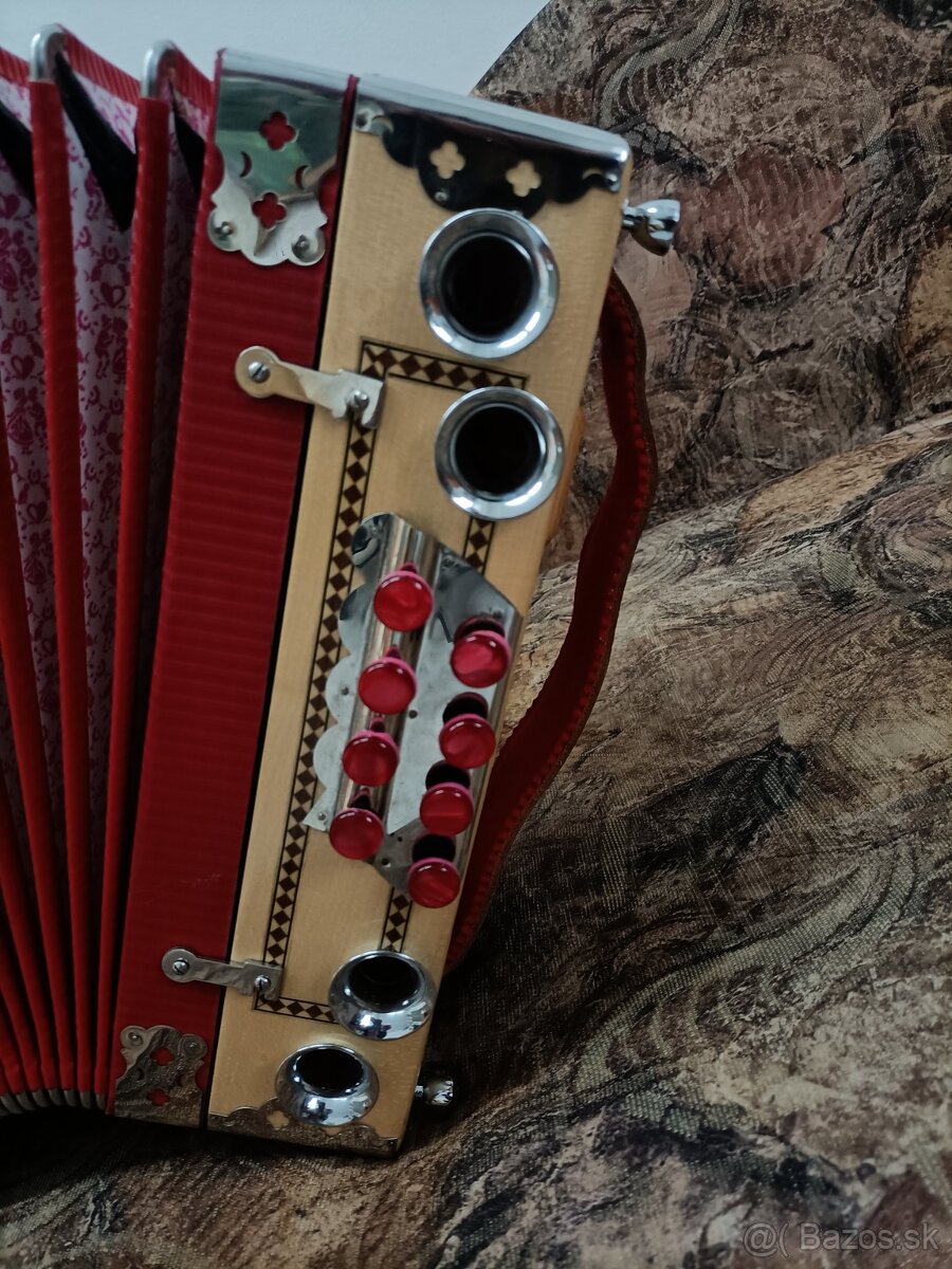 PREDÁM HELIGÓNKU - 3