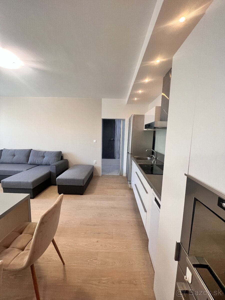 Nasťahuj sa- Kompletne zrenovovaný a zariadený 3 izbový byt - 3