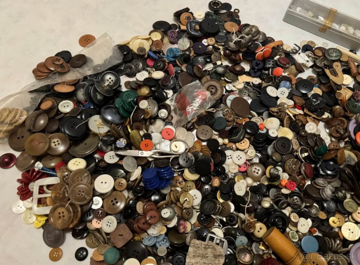 Množstvo gombíkov 5kgcca - 3