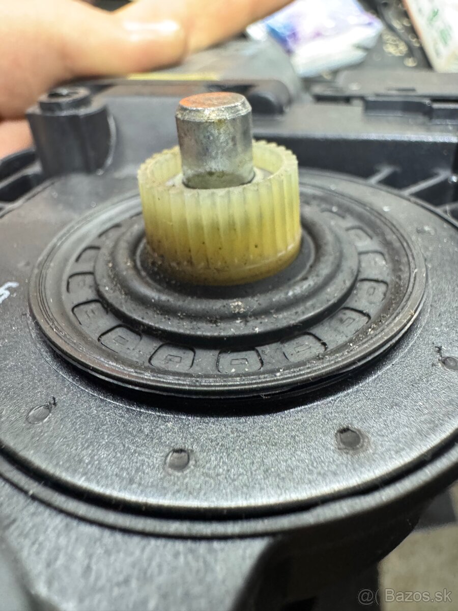 Motorček Passat b5,5 - 3