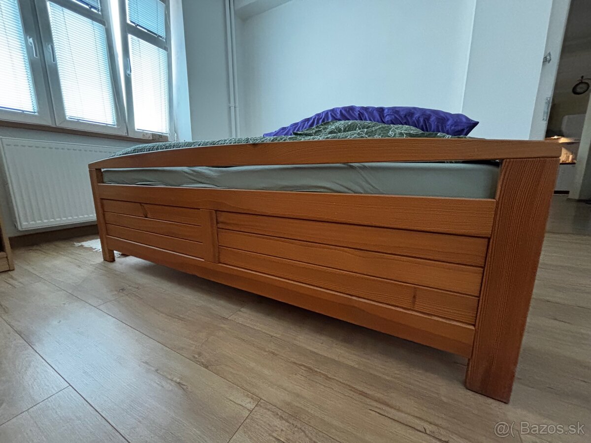 postel s nocnymi stolikmi - 3