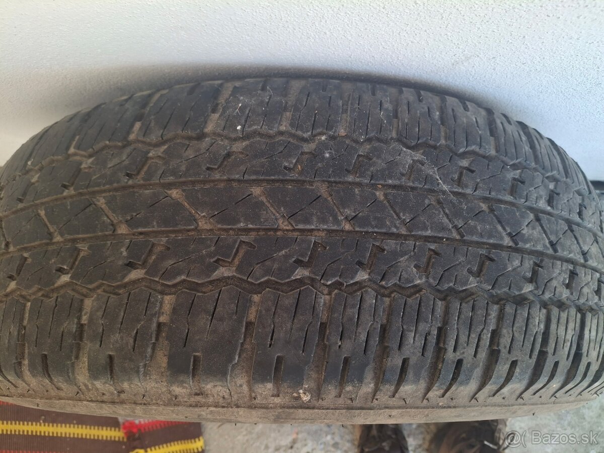 Pneu 265/65R17 - 3