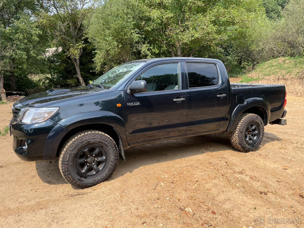 Predám Toyota Hilux 2,5 106kw 4x4 dph