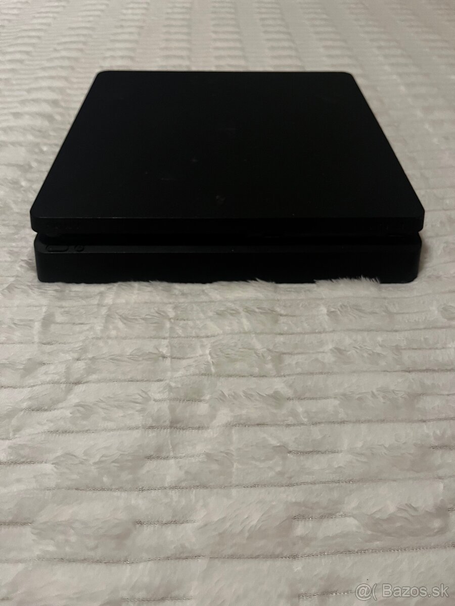 Playstation 4 slim - 3