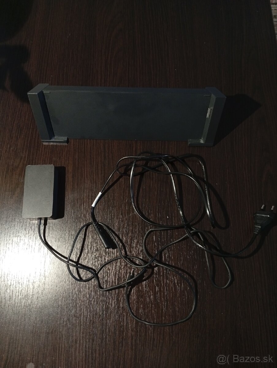 Microsoft surface Dock station - 3