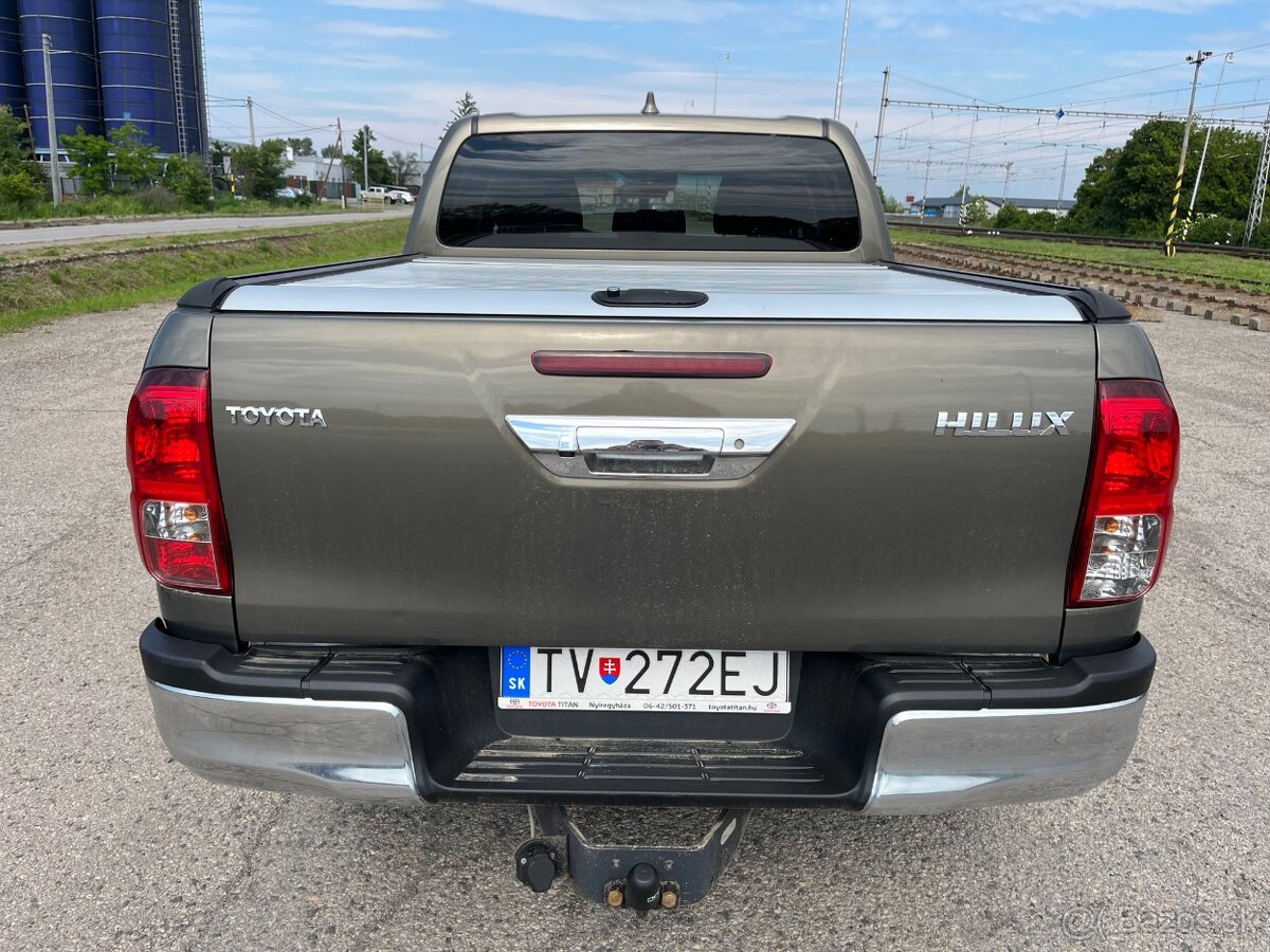TOYOTA HILUX 150 kw automat