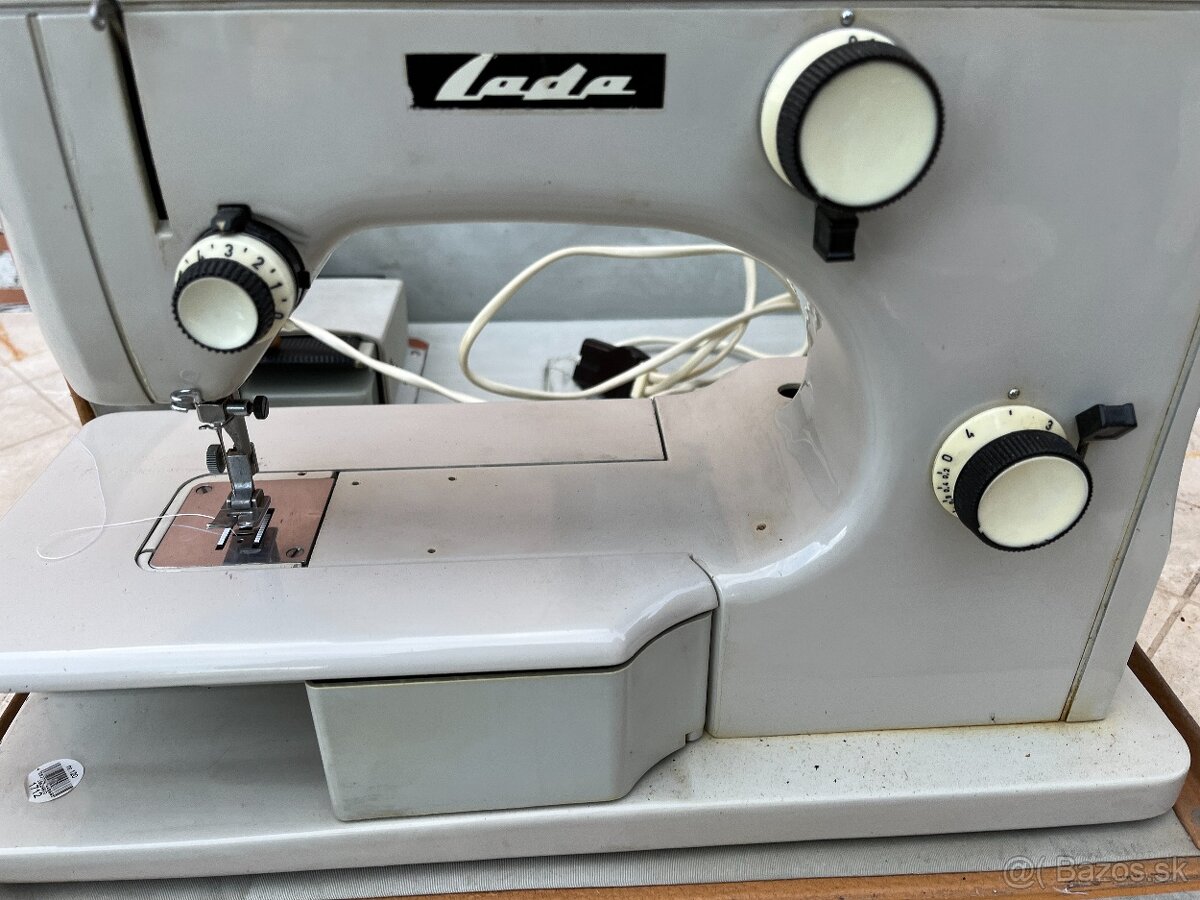 Šijací stroj LADA - 3