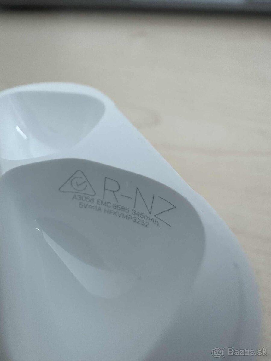 Predám Airpods 4 - 3