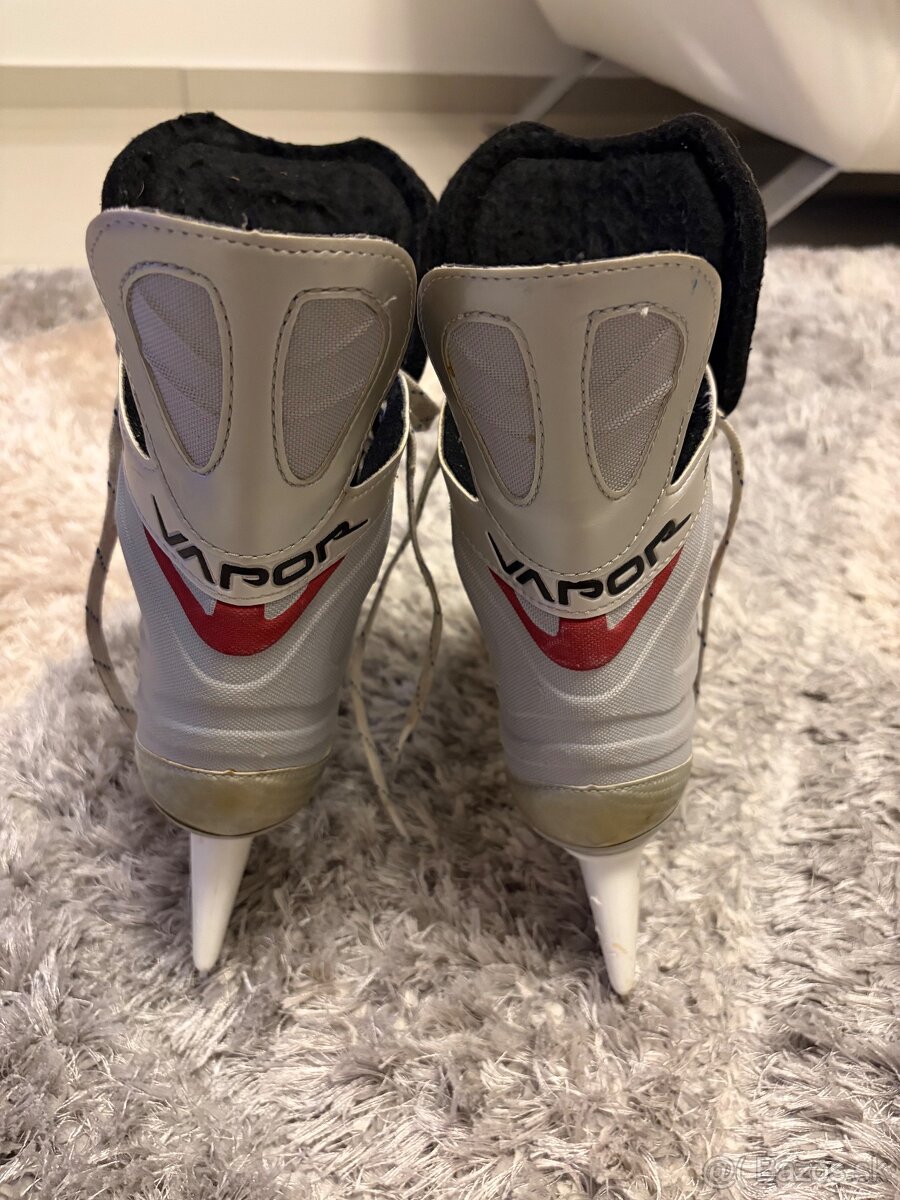 Predám juniorské korčule veľkosť 6 - 3