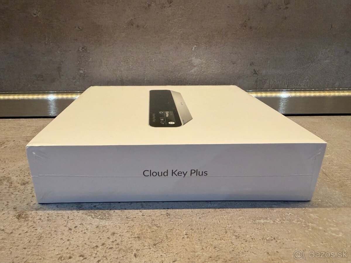 Ubiquiti Cloud Key+ G2 controller - 3