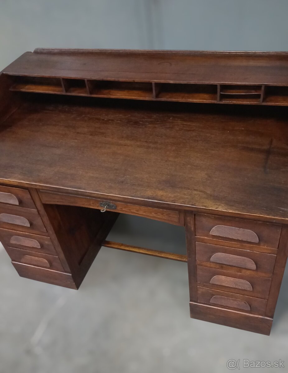Staroẓ̌itný pisací stôl - 3