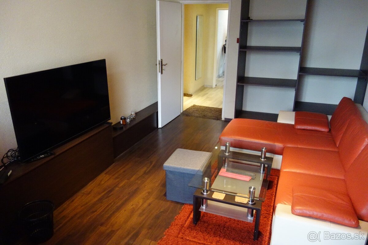 Prenájom nadštandartného1-izbového bytu v centre, B.Bystrica - 3