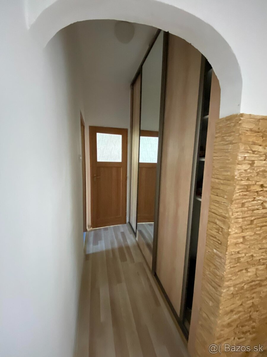 Predaj priestranný 3-izbový byt - 3