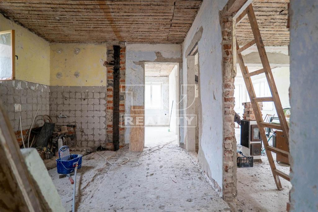 Rozostavaný rodinný dom s veľkým pozemkom (732m2) v... - 3