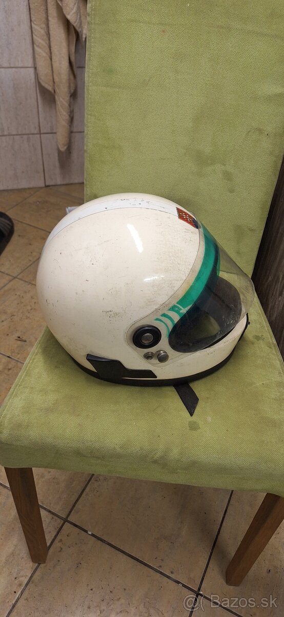 Policajná prilba casida. - 3