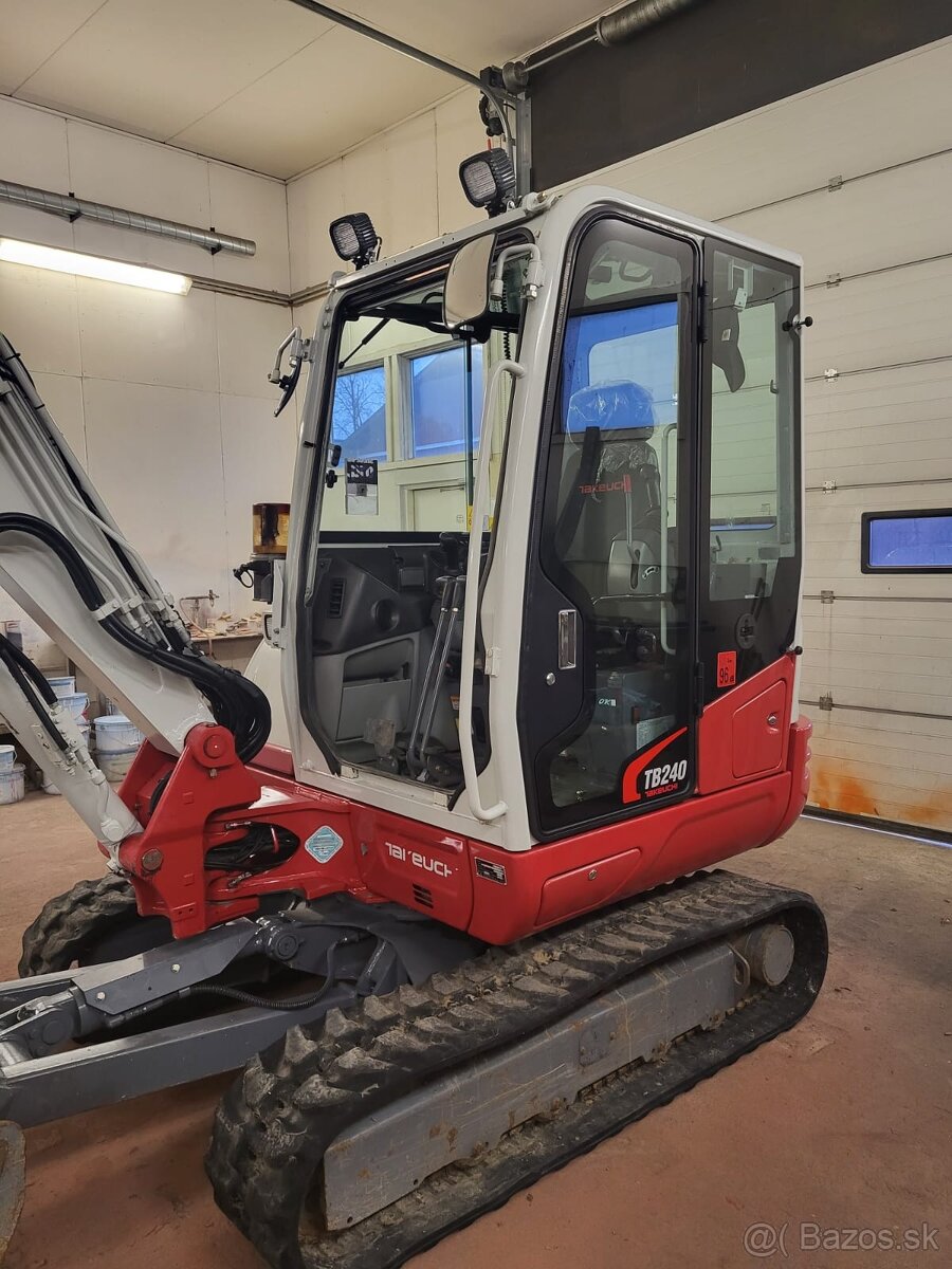 Takeuchi TB 240 - 3