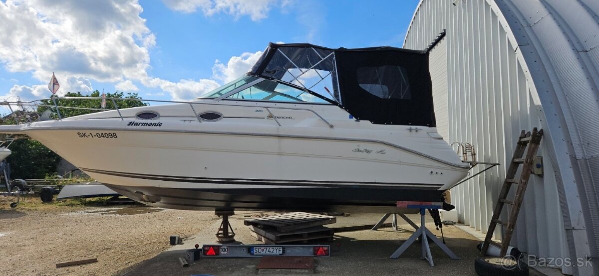 Motorová lod Sea Ray 270 - 3