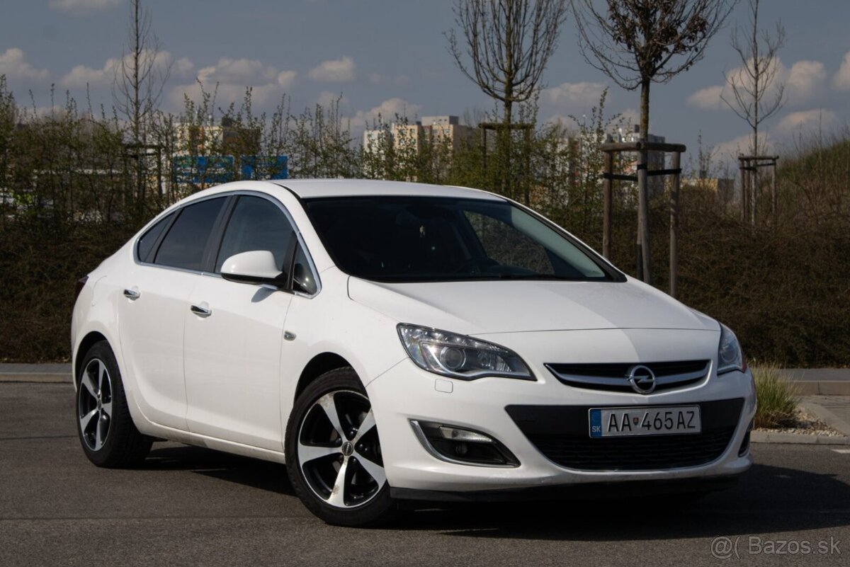 Opel Astra Notchback 1.7 CDTI 130k Cosmo - 3