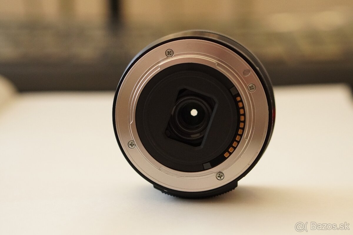 Sony E PZ 16-50mm f/3.5-5.6 OSS (APS-C, E-Mount) - 3