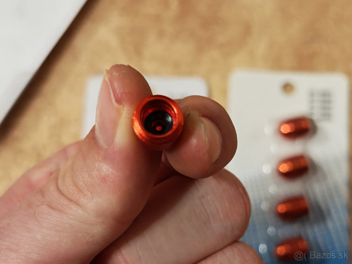 Predám červené ozdobné ventilky na kolesá - 3