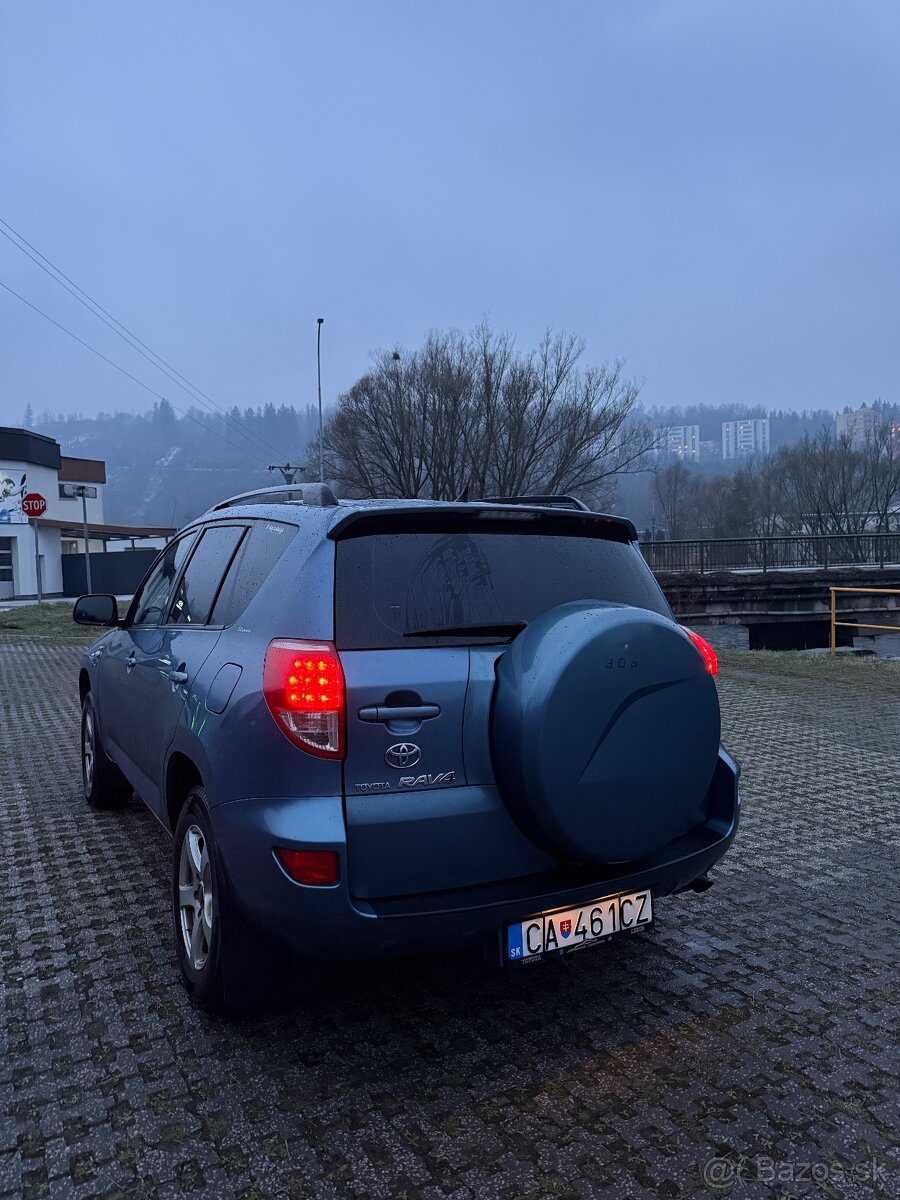 Toyota RAV4 - 3