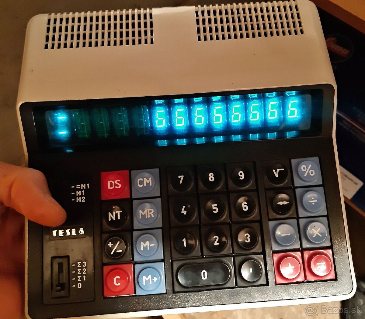 Funkční retro kalkulačka TESLA OKU107 z roku 1984 - 3