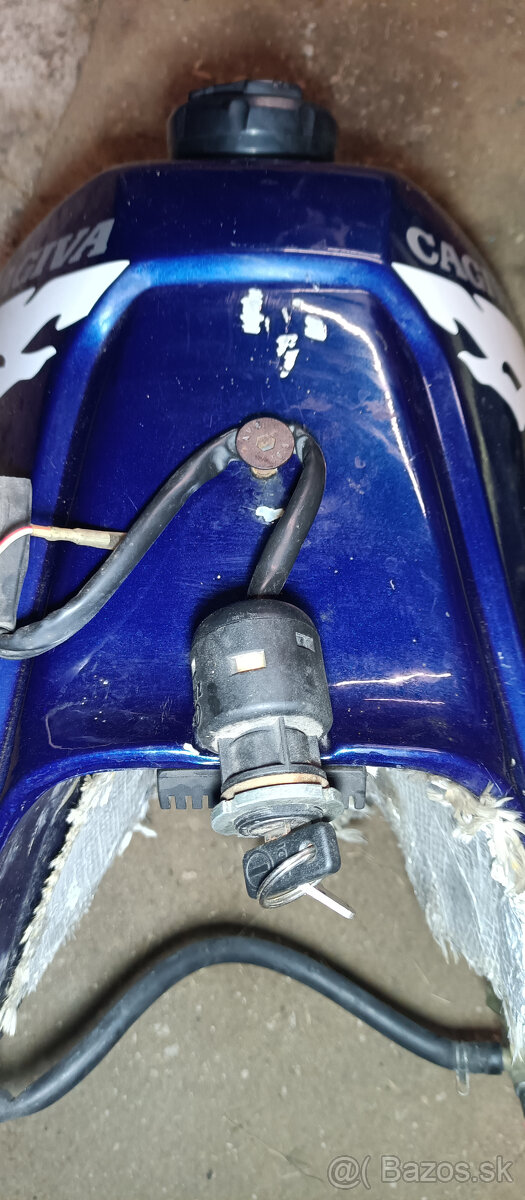 Cagiva W16 Nádrž, zámok sedla a zapaľovanie s kľučikom - 3